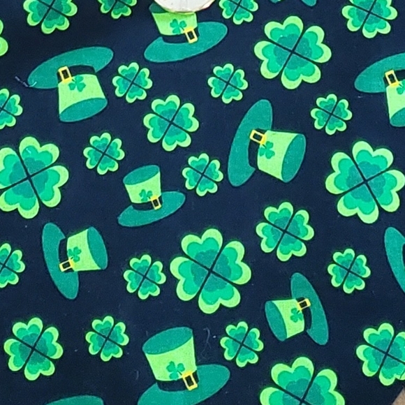 Green.  "Luck of the Irish" Table Runner - Picture 3 of 4